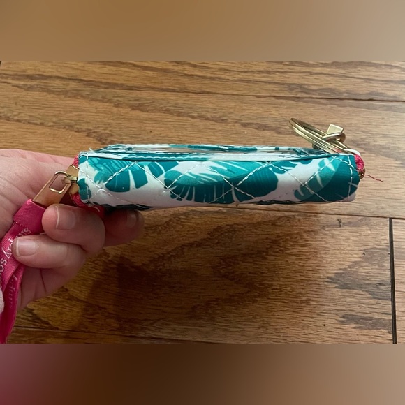 Simply Southern- Green Leaf Wristlet with Pink Zipper Brand New - Picture 8 of 8